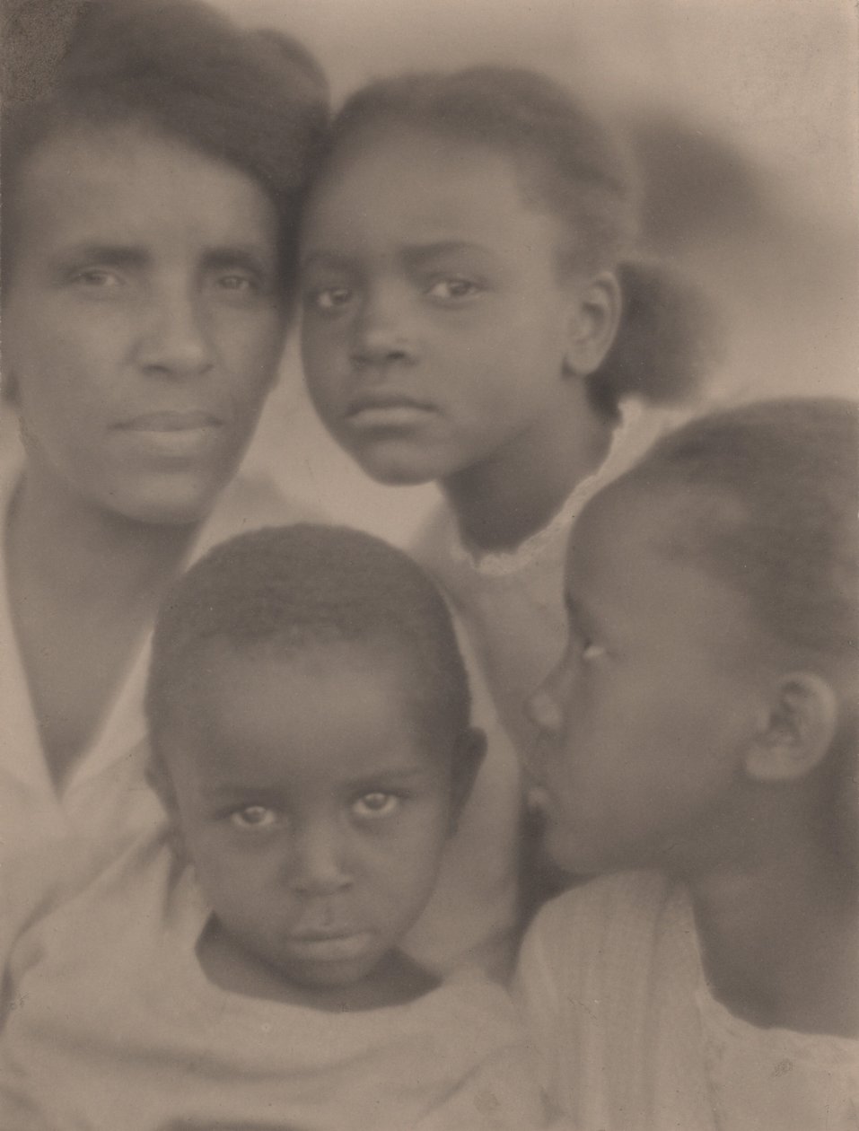 Bir Aile Portresi by Edith R. Wilson