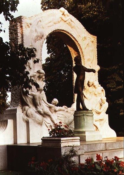 Avusturyalı besteci Johann Strauss Genç Anıtı by Edmund Ritter von Hellmer