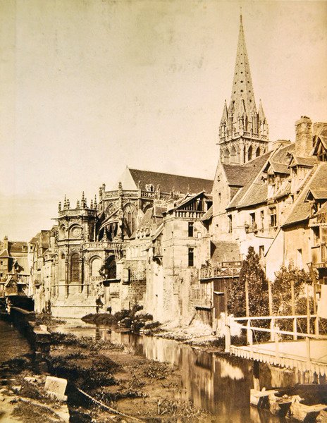 Odon Nehri ve Saint-Pierre de Caen