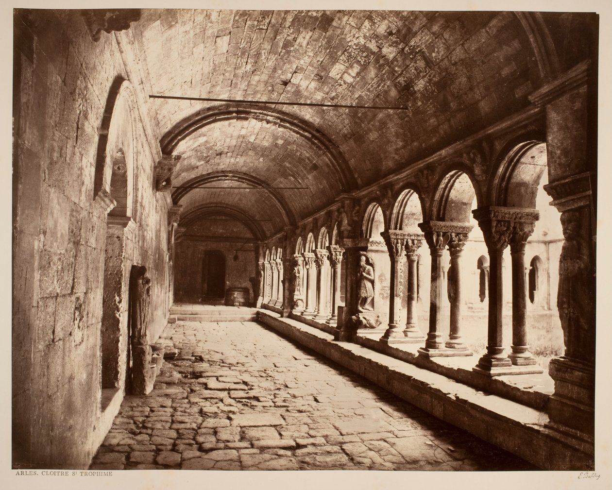 Arles. Cloitre St. Trophime (kuzey galeri) by Édouard Baldus