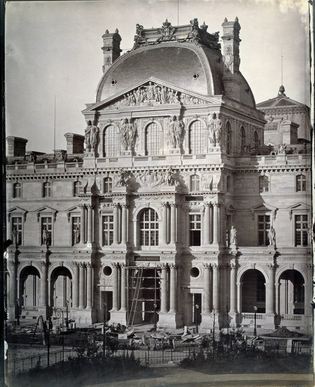 Louvre Müzesi