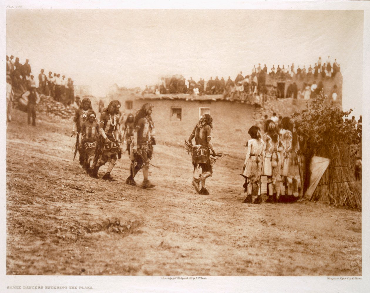 Yılan Dansçıları Plaza'ya giriyor by Edward Sheriff (after) Curtis