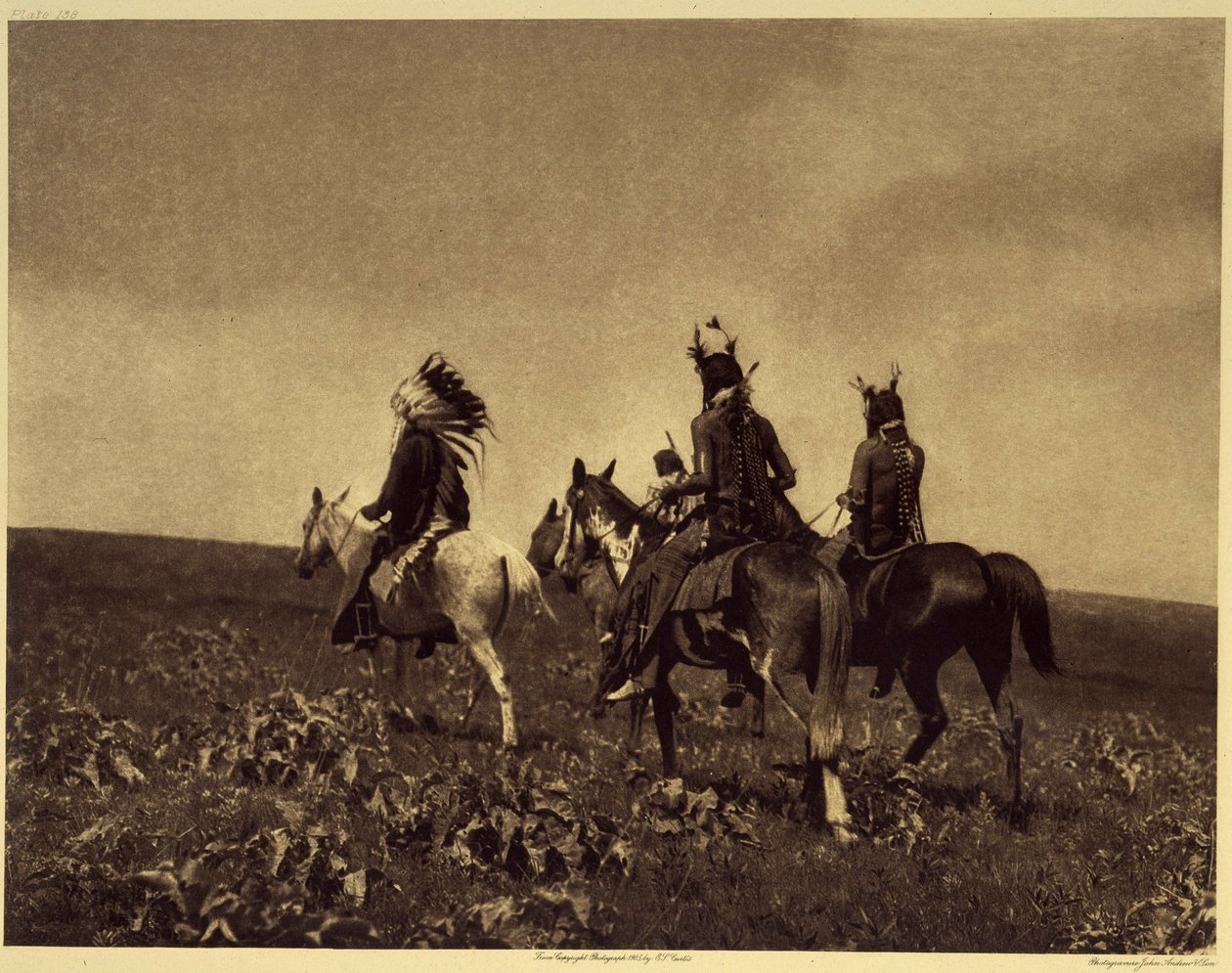 Atlar için başarılı bir baskın. Apsaroke, korkulması gereken en yabancı kabilelerden biriydi ve az çok önemli olan yağma hikayeleri artık sayılmıyor. Fotoğraf Edward S. Curtis (1868-1952) tarafından t tarihinde yayınlanan ansiklopedinin 4. cildinden alınmı by Edward Sheriff Curtis