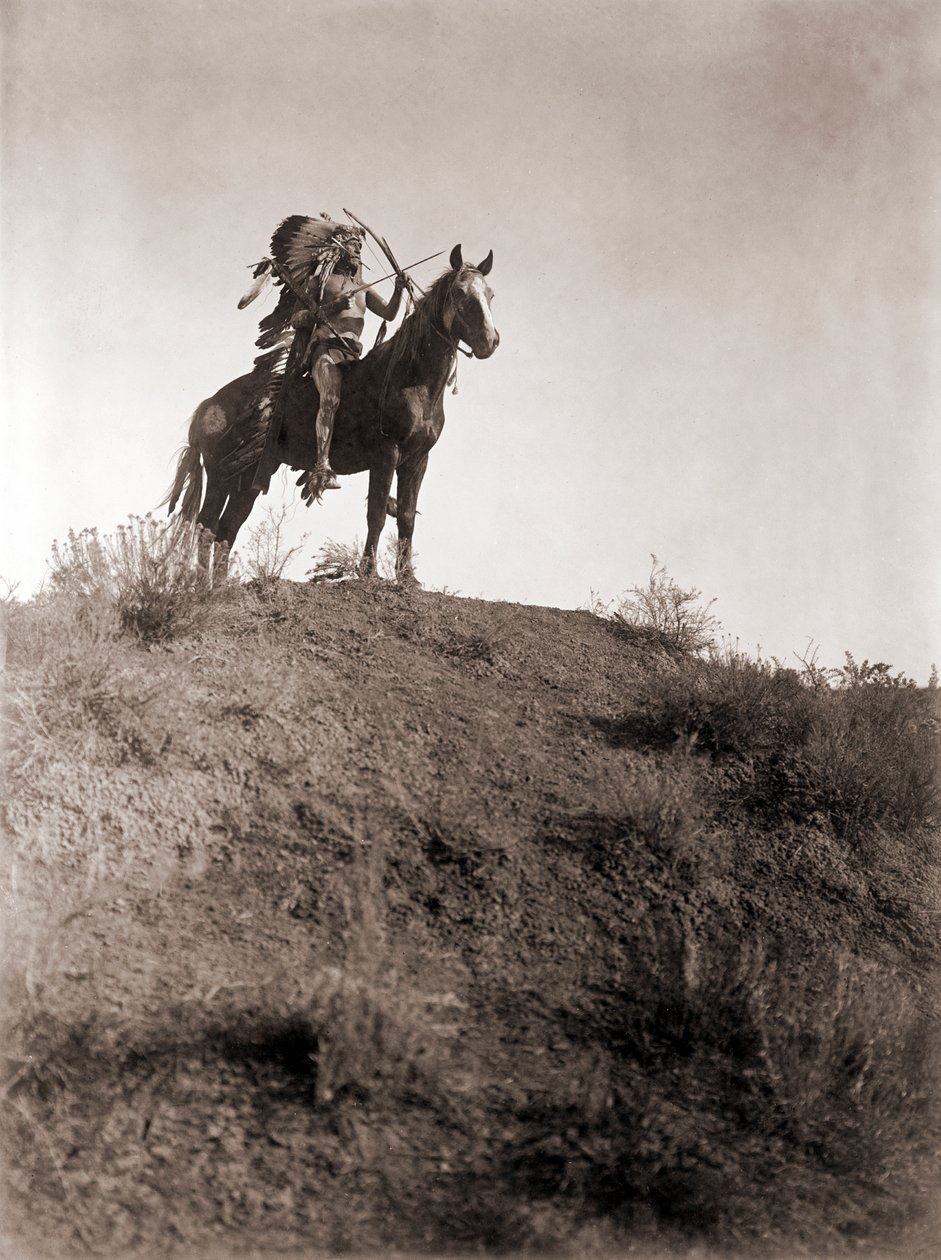 At Sırtında Absaroke Savaşçısı, Edward S. Curtis, c.1910 (gümüş baskı) by Edward Sheriff Curtis