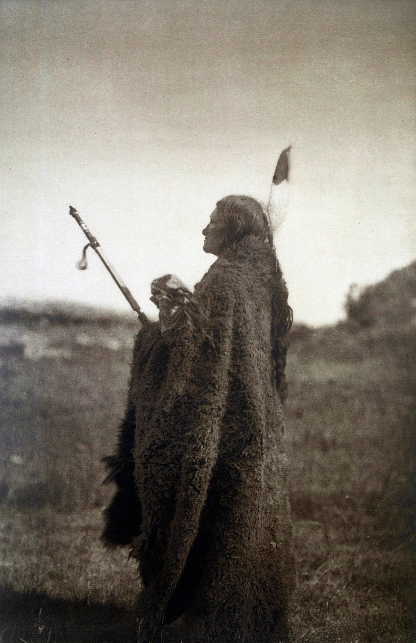 Amerikan Kızılderilileri: Tören Elbiseli Bir Savaşçının Portresi by Edward Sheriff Curtis