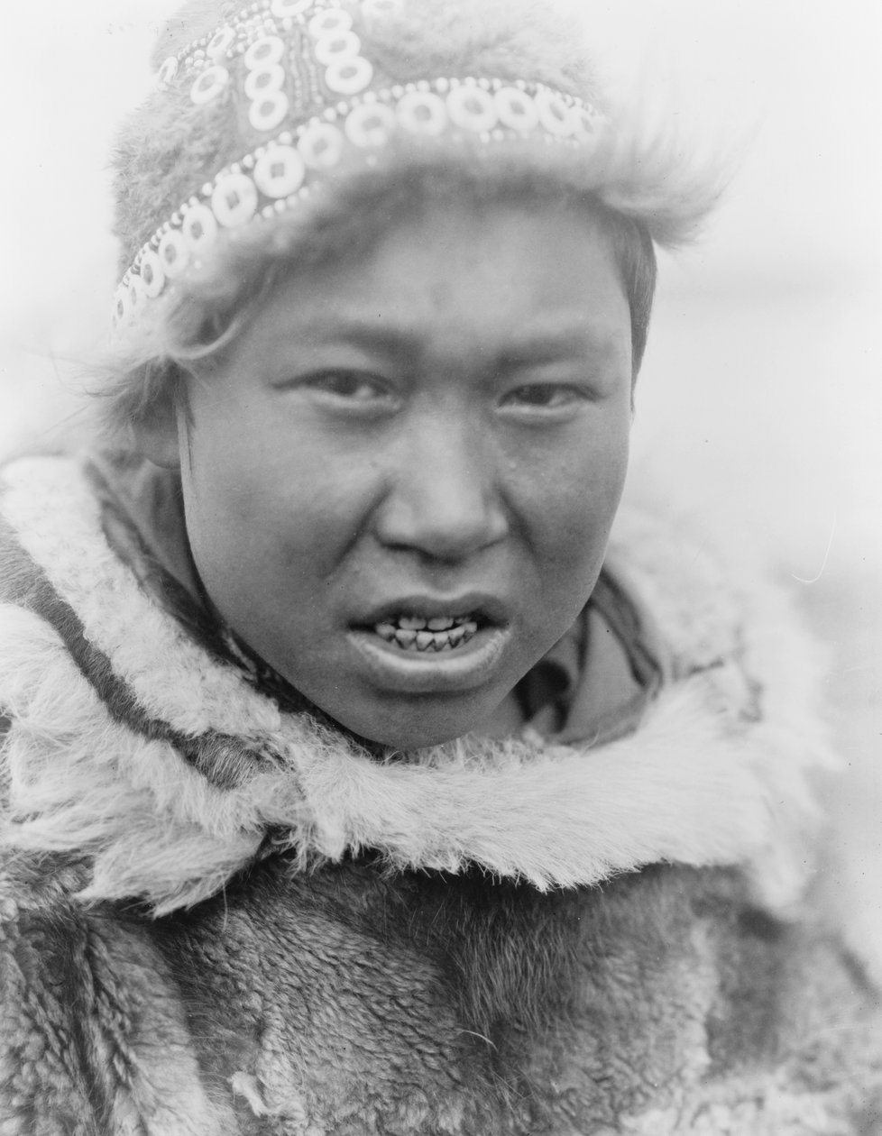 Alaska, Hooper Bay'den bir Eskimo genci, 1929 dolayları (s/b fotoğraf) by Edward Sheriff Curtis