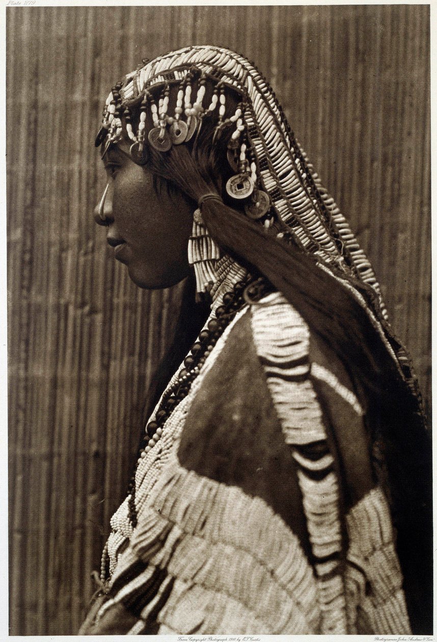 Indian of America: “” Portrait of Indian Girl”” Amerikalı Edwards Curtis'in (1868-1952) Fotoğrafları, 20. yüzyıl. La Rochelle, Yeni Dünya Müzesi by Edward Sheriff Curtis