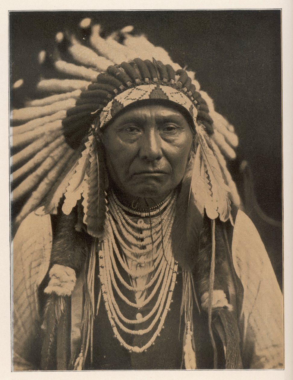 Nez Perces'in Kızılderili şefi. Tarih: ? - 1904 Kaynak: Scribner's Magazine Mart 1905'te ES Curtis'in fotoğrafı, sayfa 272 by Edward Sheriff Curtis