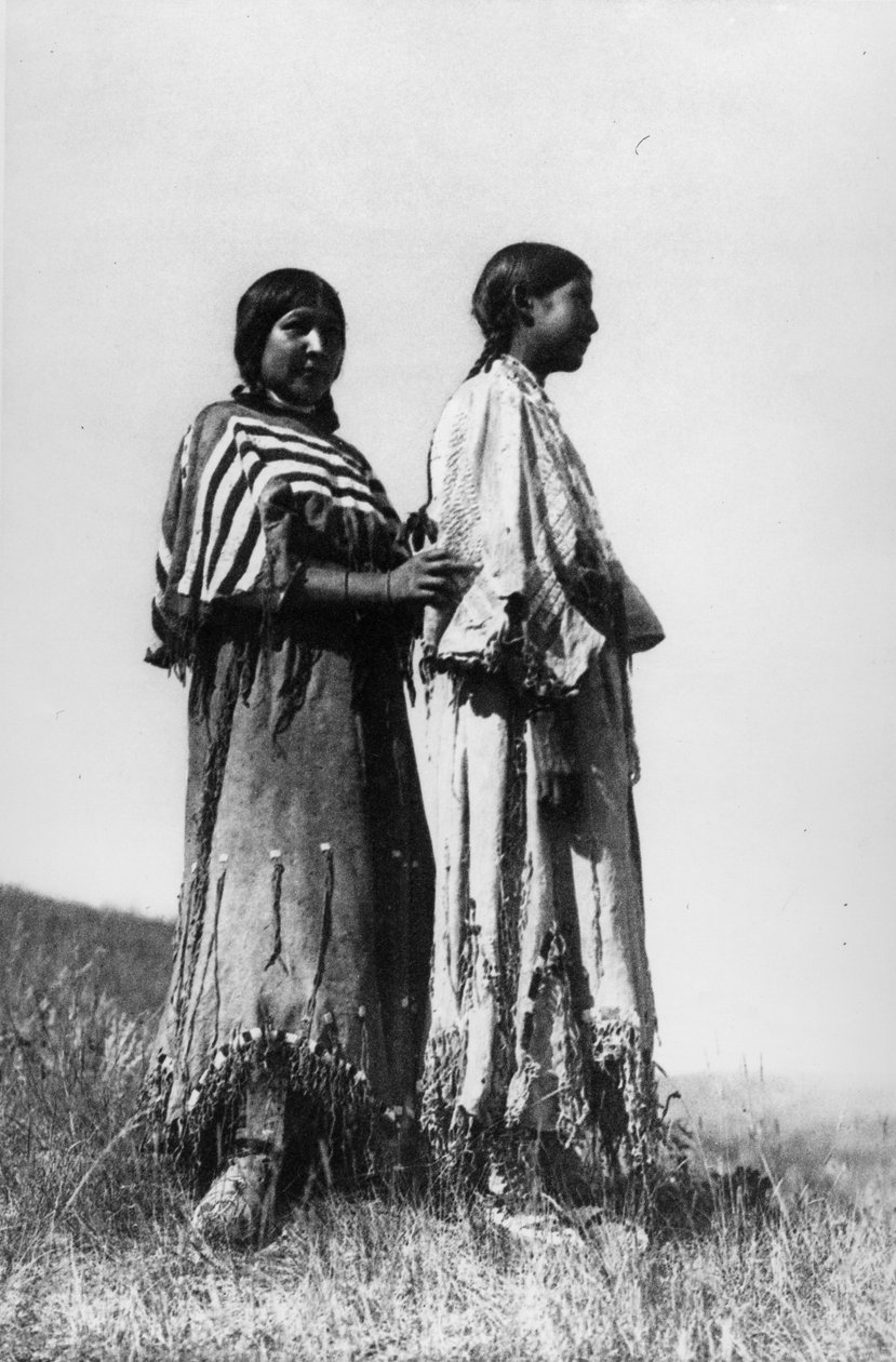 Piegan Kızları by Edward Sheriff Curtis