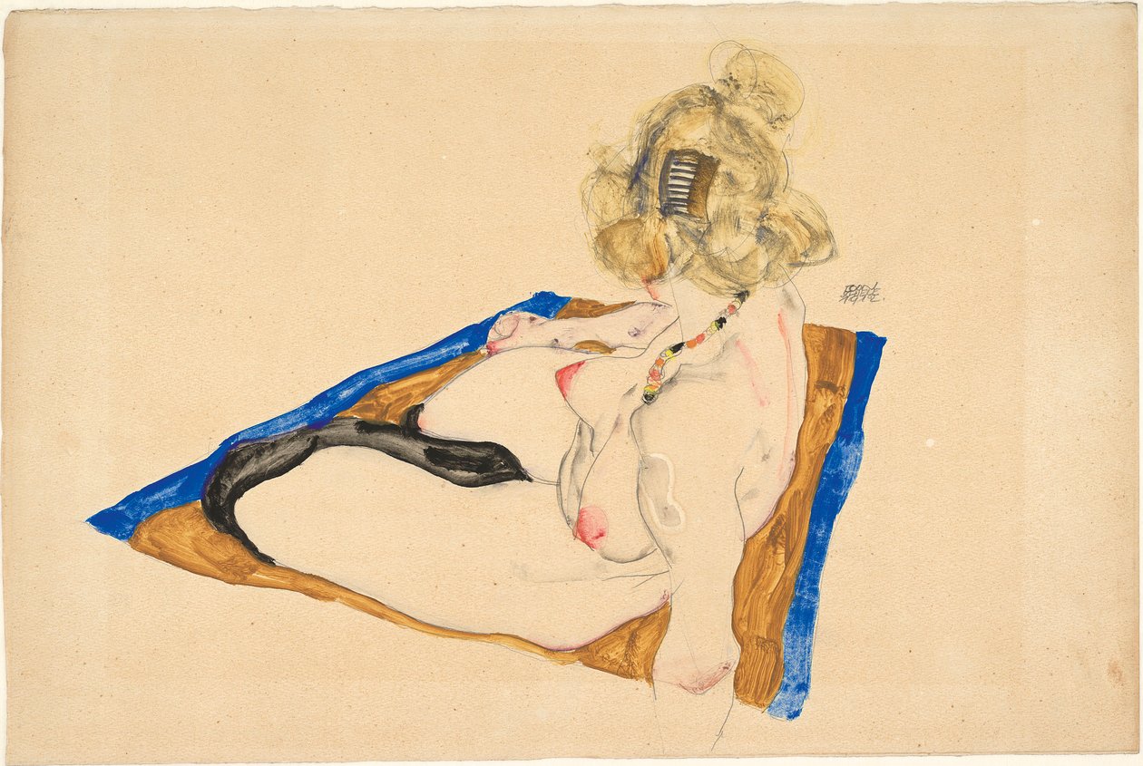 Mavi kenarlıklı kahverengi bir halının üzerinde oturan sarışın çıplak, 1912. by Egon Schiele
