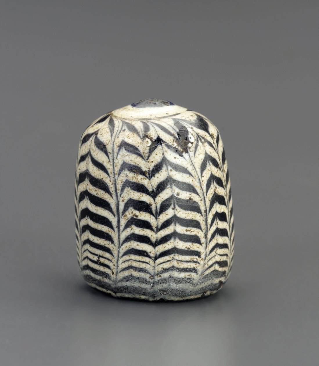 Satranç taşı, Fatımi hanedanı, 10.-12. yüzyıl (cam) by Egyptian