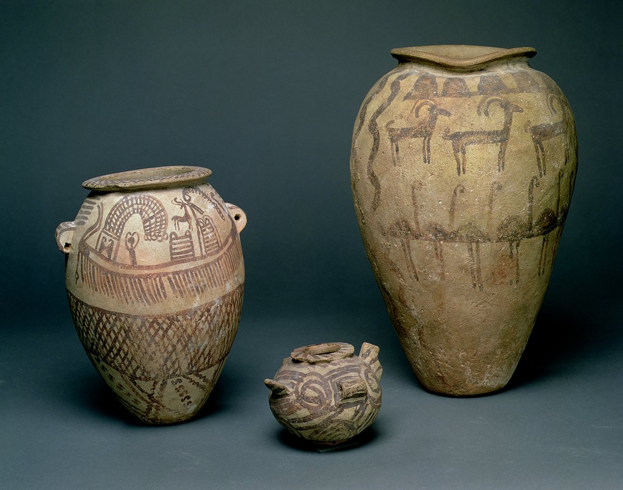 Çeşitli hayvan frizleri ve geometrik desenlerle süslenmiş vazo, Mısır, Nakada I Dönemi (MÖ 4000-3500) ve Nakada II Dönemi (MÖ 3500-3100) (pişmiş toprak) by Egyptian