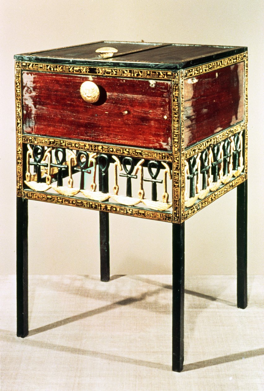 Tutankhamun Hazinesinden süslü dolap by Egyptian 18th Dynasty