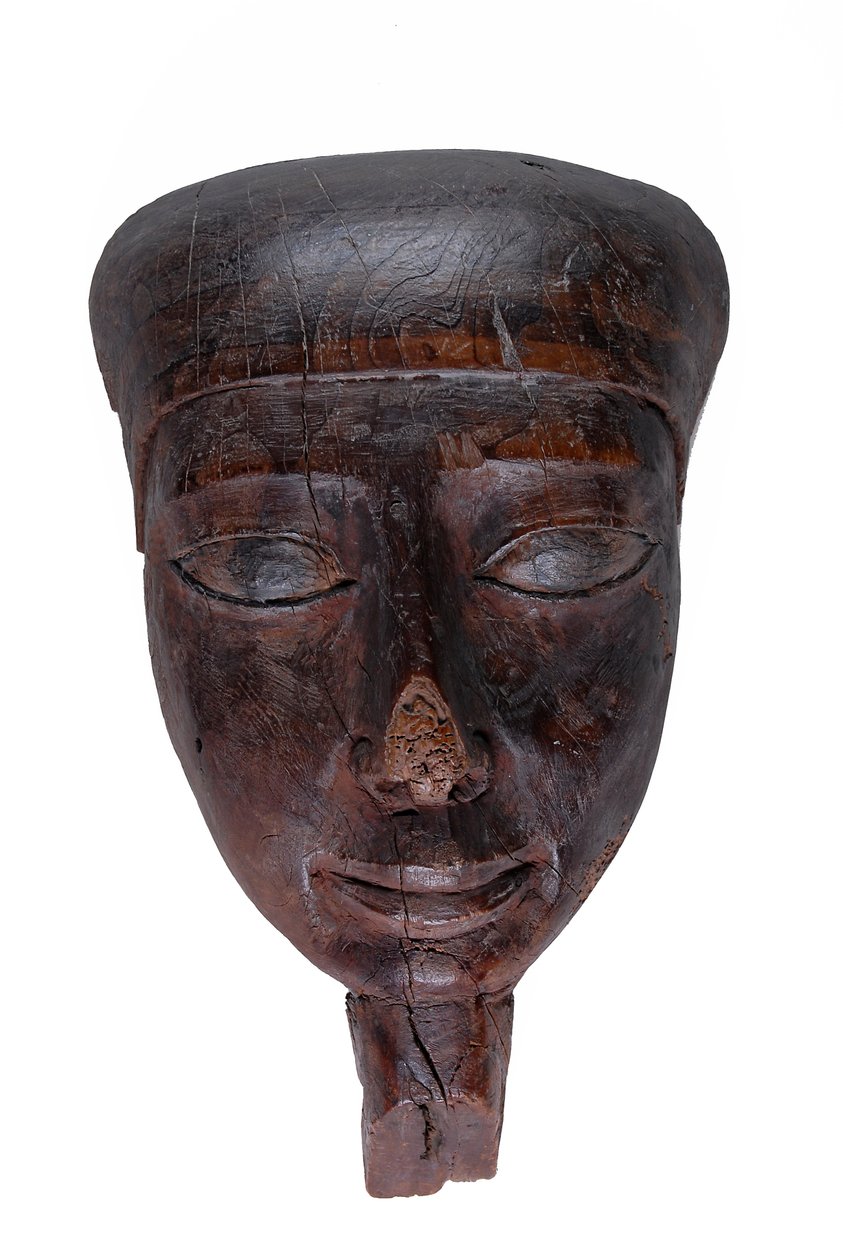 Tabuttan yüz maskesi, 330-323 BC ahşap boya izleri ile by Egyptian Ptolemaic Period
