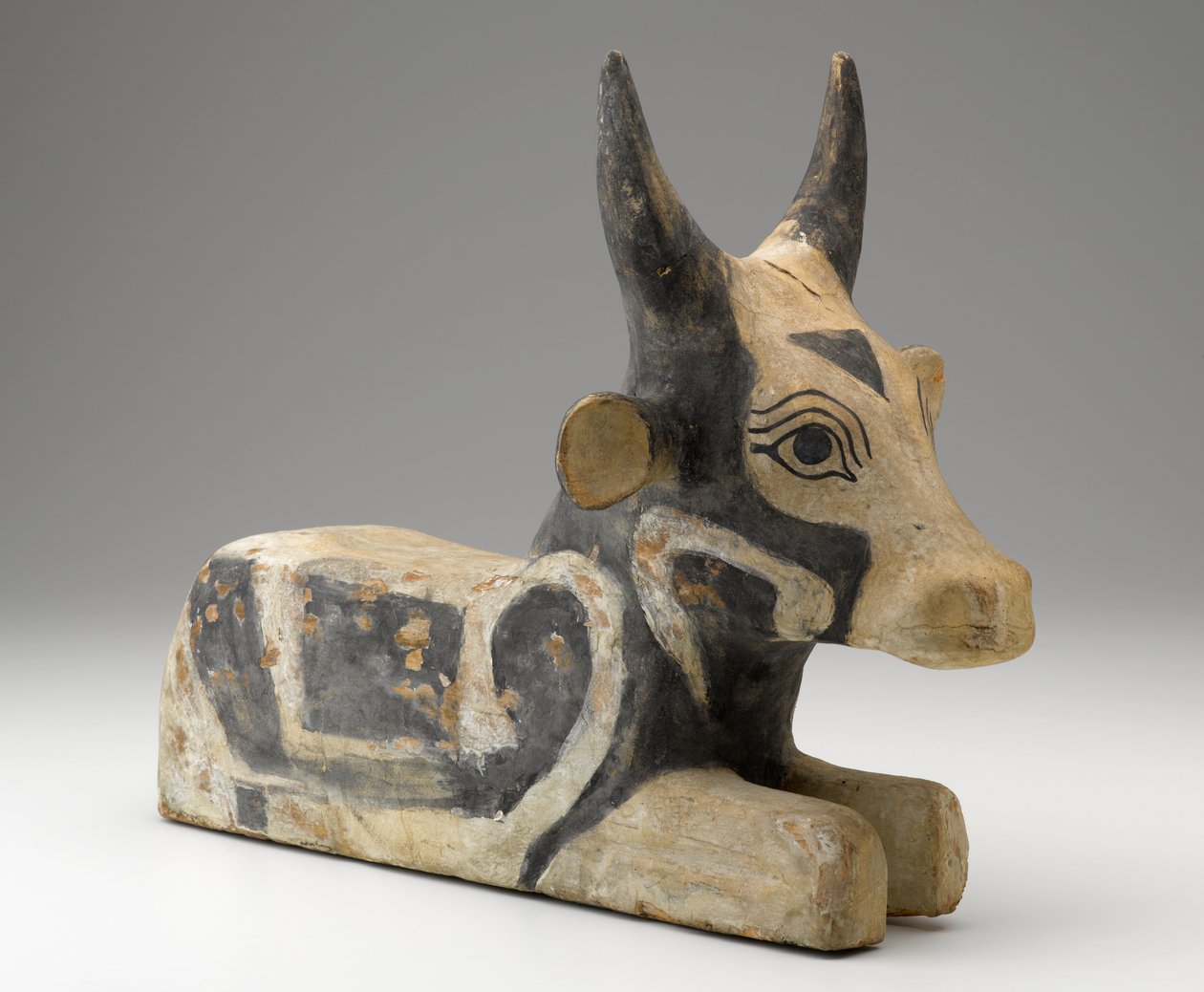Yatan Boğa, MÖ 305-30 (gesso ve boya ile ahşap) by Egyptian