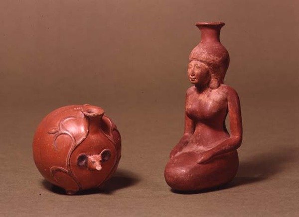 Kız ve kirpi şeklinde kaplar (çömlek) by Egyptian