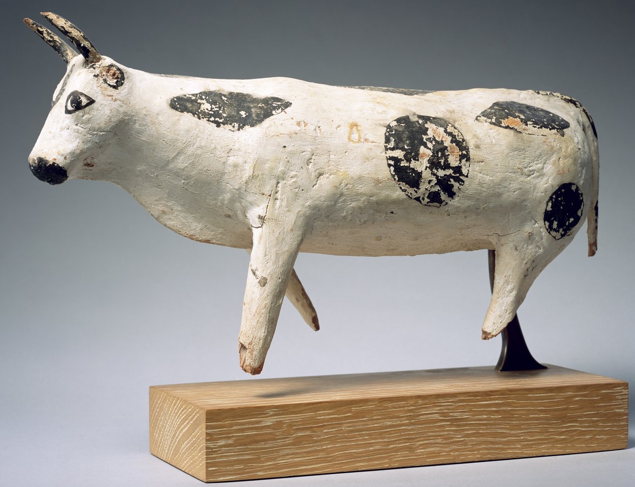 Boğa veya öküz, Orta Krallık (boyalı ahşap) by Egyptian 11th Dynasty