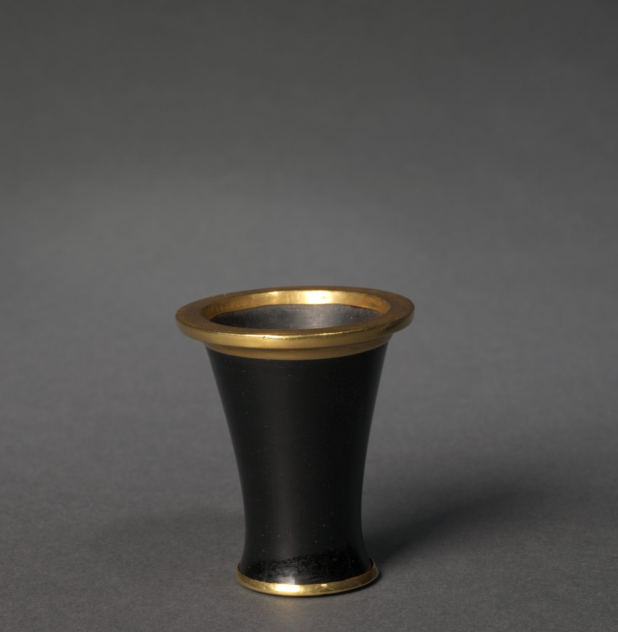 Kozmetik Kap (Beher), MÖ 1859-1814 dolayları (obsidiyen ve altın) by Egyptian 12th Dynasty