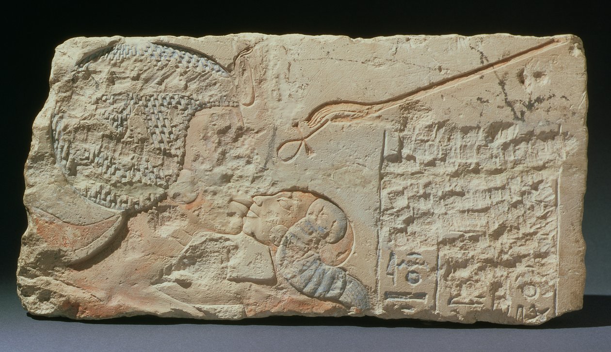 Bir Öpücük, Kraliçe Nefertiti