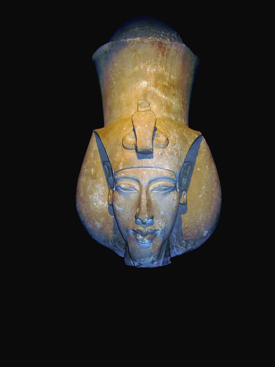 Akhenaten. Amenhotep IV (bazen Yunanca biçimi olan Amenophis IV ve anlamı Amun Memnundur) Mısır