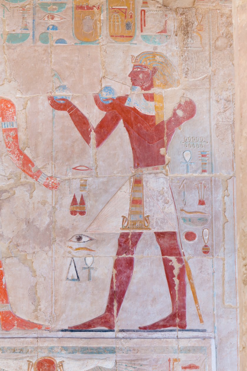 Adaklar sunan bir firavunu tasvir eden alçak kabartma resim, Deir Al Bahari'deki Hatşepsut tapınağı, Luksor, Mısır (fotoğraf) by Egyptian 18th Dynasty