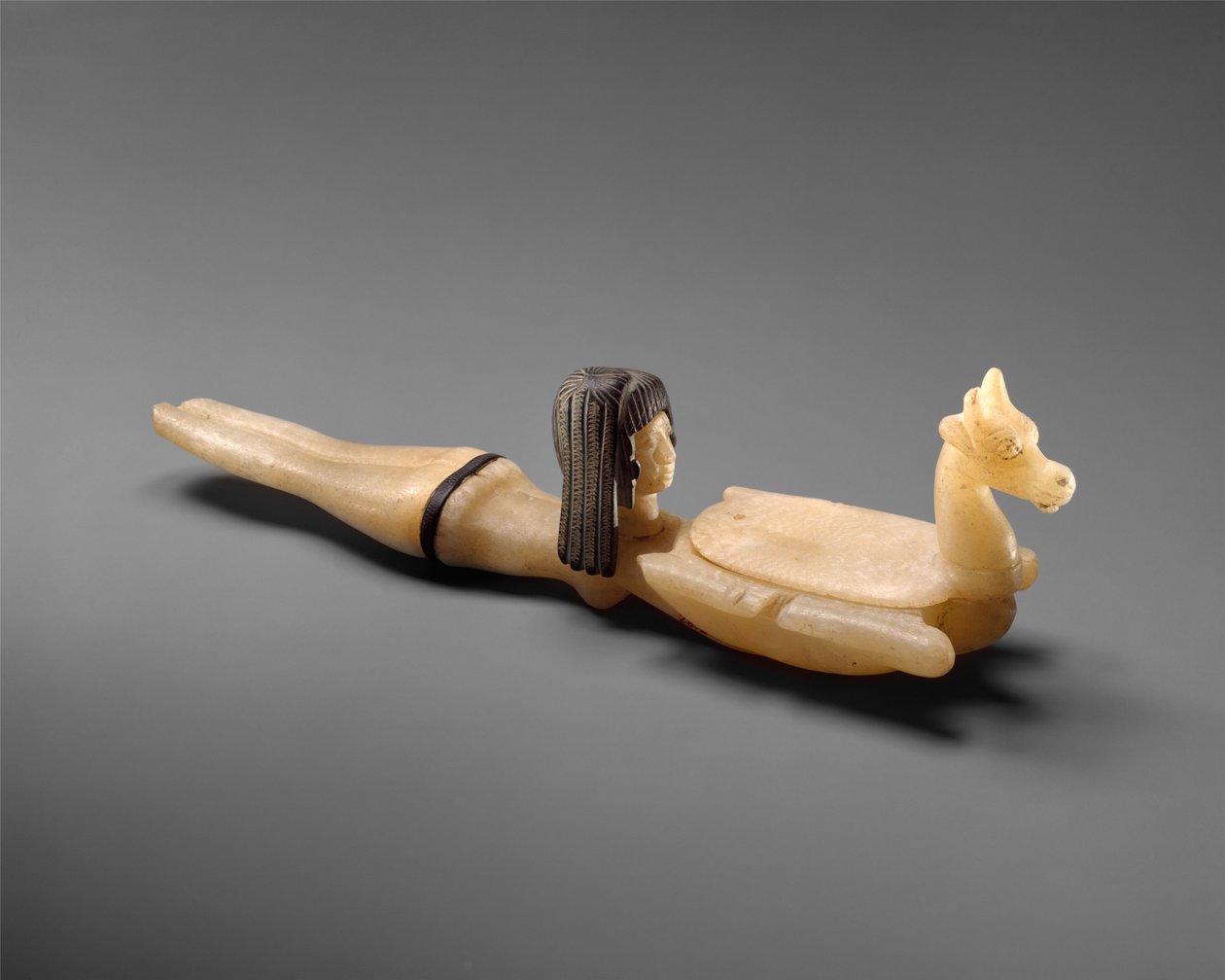 Yüzen Kadın Elinde Bulaşık Şeklinde Kozmetik Kaşık, c. 1390-1352 (traverten ve steatit) by Egyptian 18th Dynasty