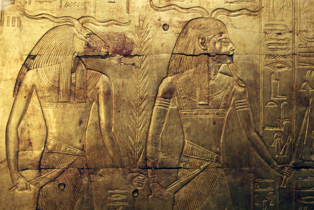 Tanrılar, altın kaplı üçüncü mezar şapelinin arka panelindeki gravür, Tutankhamun Hazinesi, Mısır, Mısır uygarlığı, Yeni Krallık, Hanedan XVIII by Egyptian 18th Dynasty