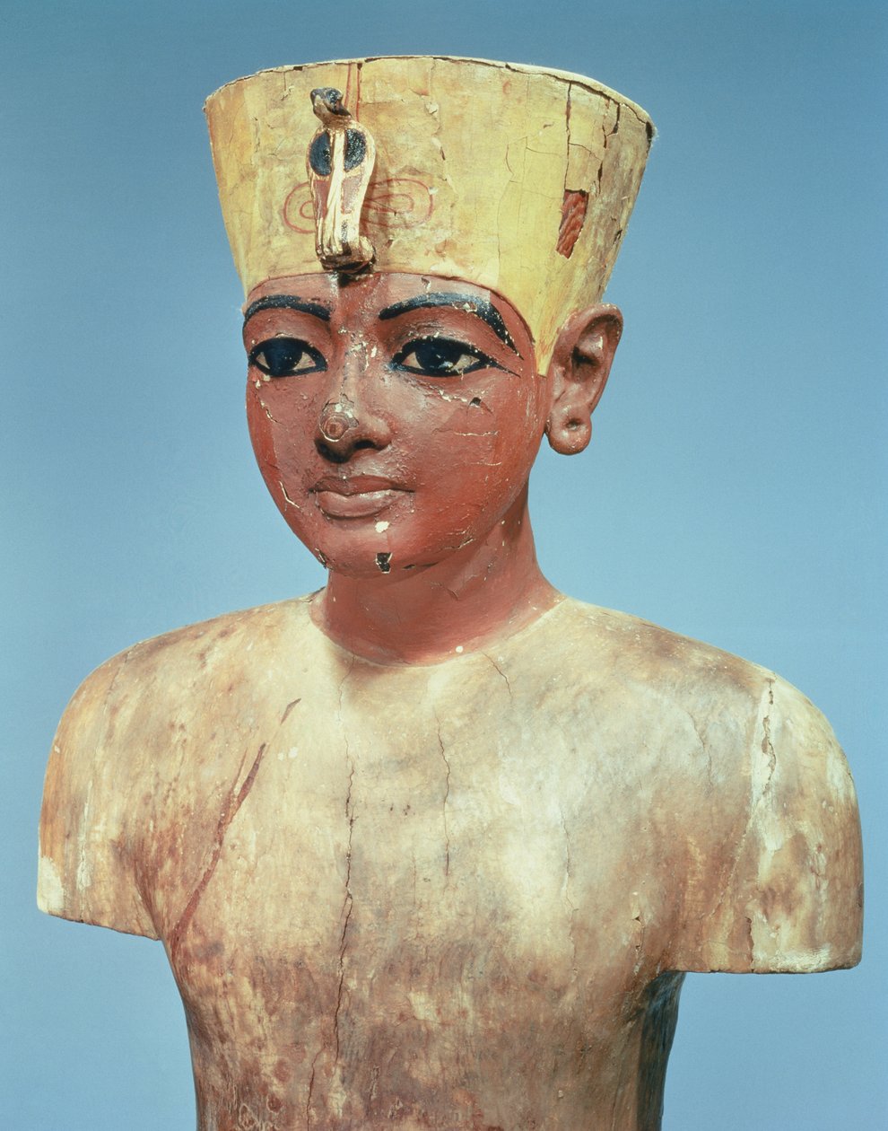 Aşağı Mısır krallarının tacı ile Nefertiti