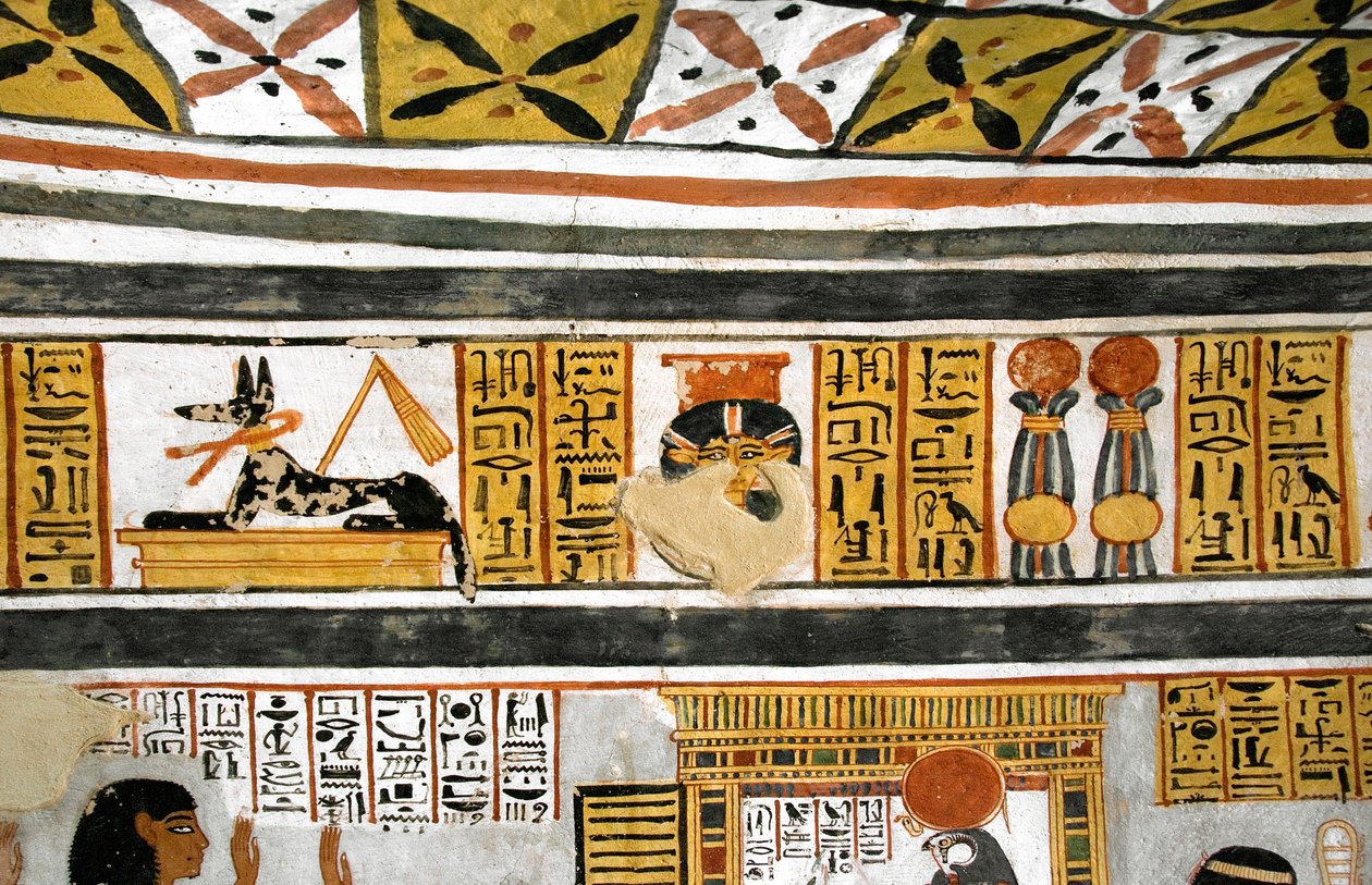 Mısır antikası: Anubis, Hathor ve hiyerogliflerin temsili. Roy