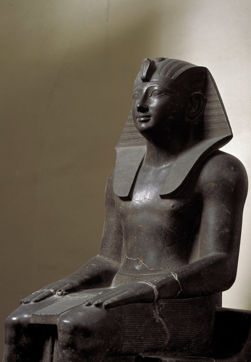 Mısır antikası: Thutmosis (Tuthmosis veya Thutmus) III (1479-1425 BC), Mısır firavunu hükümdarını temsil eden bazanit heykeli. karartmak 192 cm. 18 hanedanı. Torino, Mısır müzesi by Egyptian 18th Dynasty