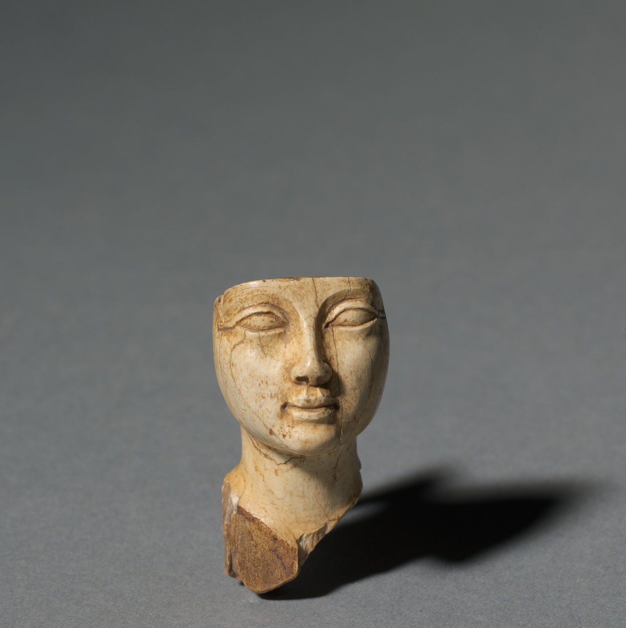 Kozmetik Kaşığından Yüz, MÖ 1391-1353 by Egyptian 18th Dynasty