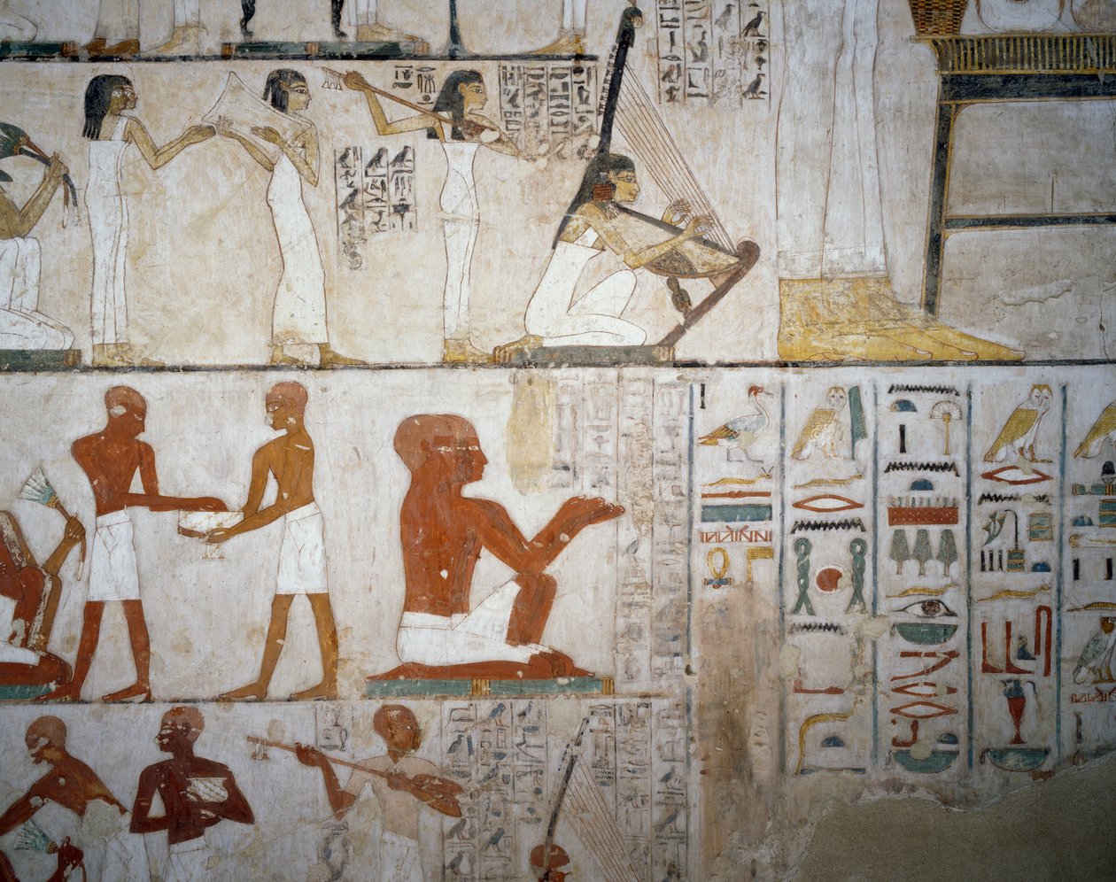 Kadın müzisyenler, erkekler ve müzisyenler ile cenaze ziyafeti, Rekhmire Mezarı, Şeyh Abd el Qurnah Nekropolü, Luksor, Thebes (Unesco Dünya Mirası Listesi) fresklerinden detay by Egyptian 18th Dynasty