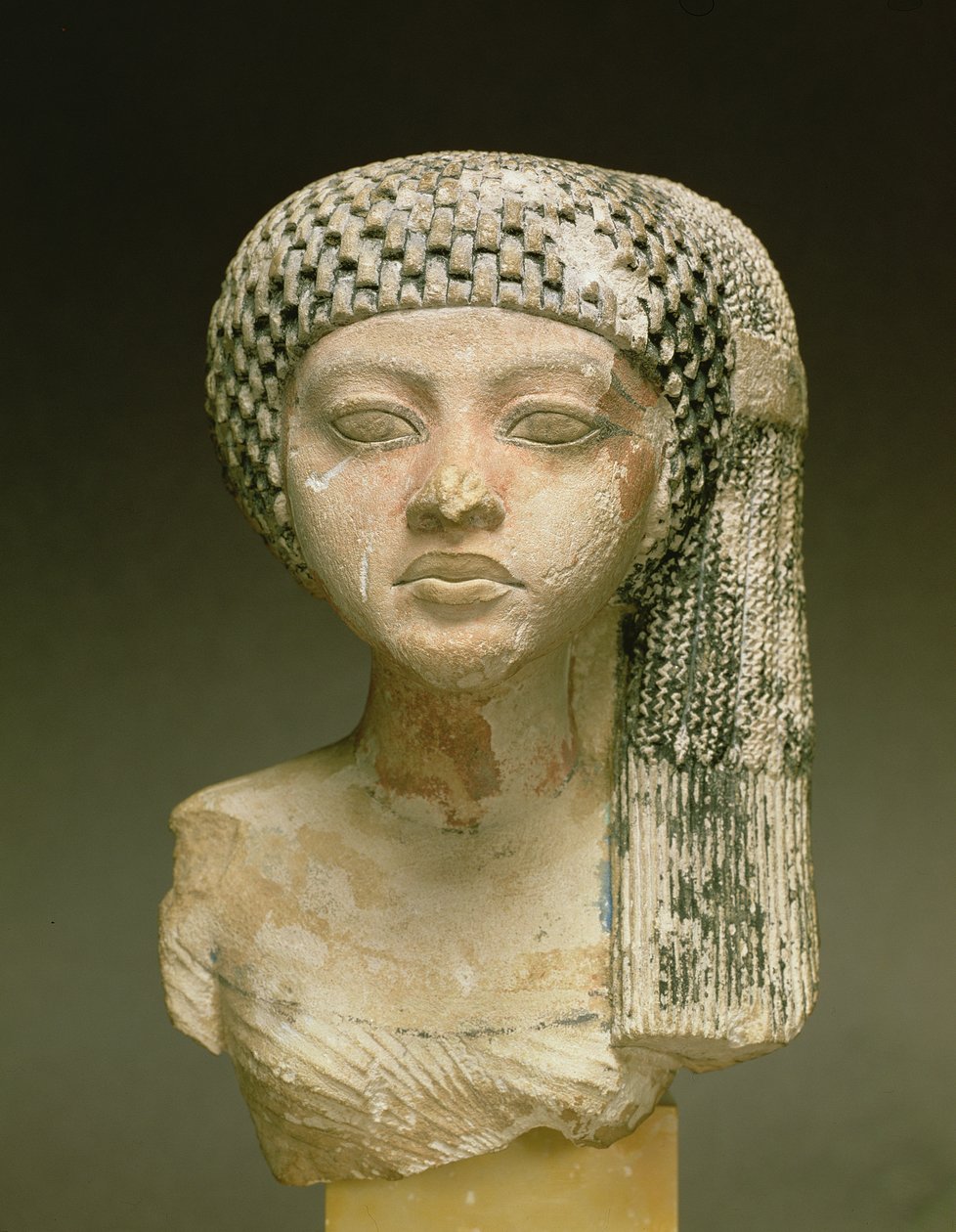 Akhenaten, Yeni Krallık ailesinden bir prensesin başı (boyalı kireçtaşı) (ayrıca bkz. 116813, 370210, 370211) by Egyptian 18th Dynasty