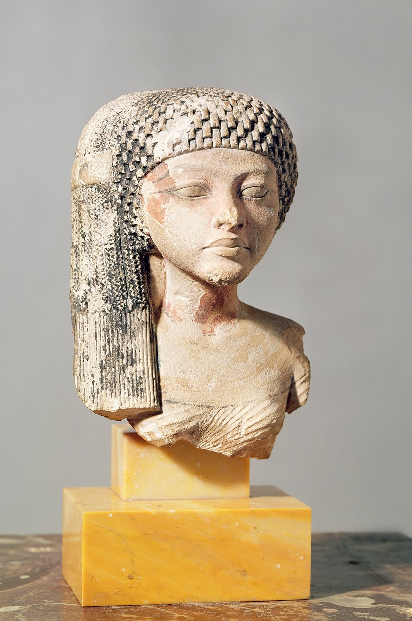 Akhenaten, Yeni Krallık ailesinden bir prensesin başı (boyalı kireçtaşı) (ayrıca bkz. 107940, 116813, 370210) by Egyptian 18th Dynasty