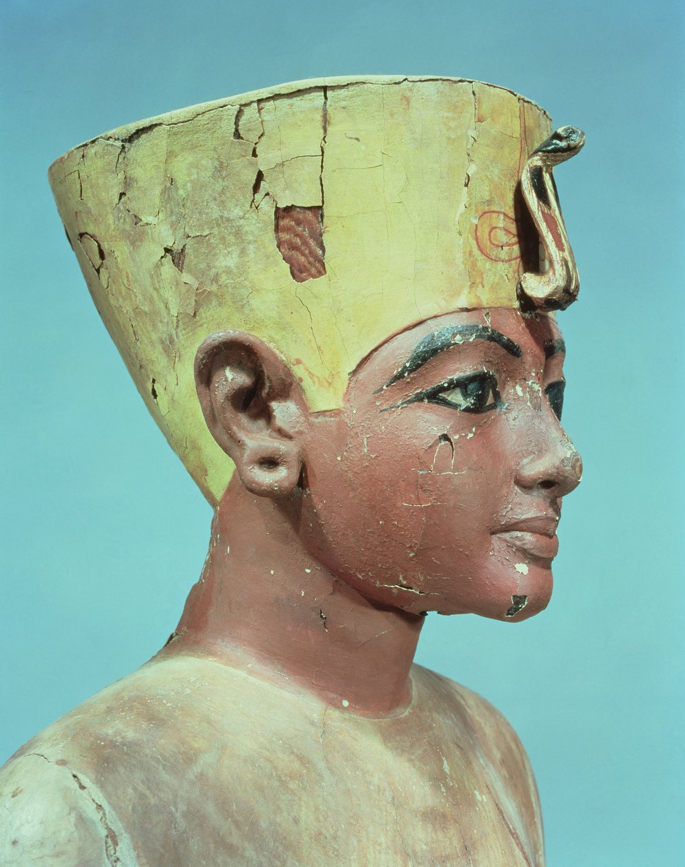 Aşağı Mısır krallarının tacı ile Nefertiti