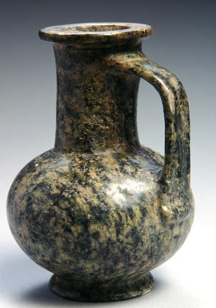 Sürahi, Yeni Krallık, c.1479-1353 MÖ (yeşil serpantin) by Egyptian 18th Dynasty