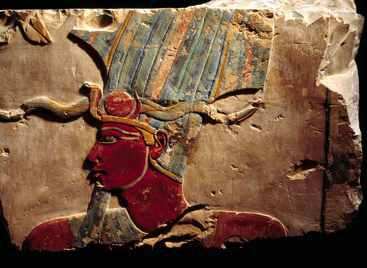 Firavun Thutmosis (Tuthmosis veya Thutmus) III taç tacı Atef'i temsil eden kabartma by Egyptian 18th Dynasty
