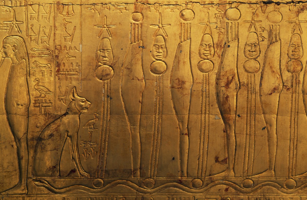 İkinci cenaze şapelinin sağ dış panelinin üst kısmındaki kabartmalar, Tutankhamun Hazinesi, Mısır, Mısır uygarlığı, Yeni Krallık, Hanedan XVIII by Egyptian 18th Dynasty