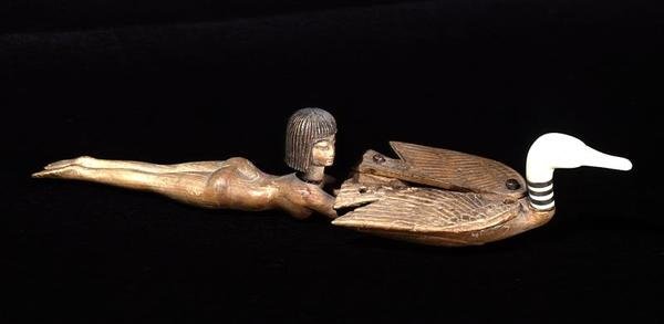 Yüzücü şeklinde düzleştirilmiş saplı kaşık, Yeni Krallık, MÖ 1400 dolayları (ahşap ve fildişi) (ayrıca bkz. 110870) by Egyptian 18th Dynasty
