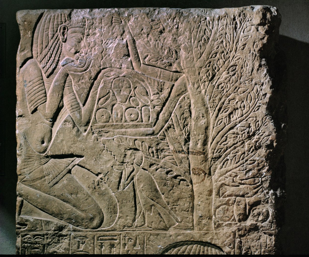 Ağaç-tanrıça yiyecek ve içecek sunuyor (rahatlama) by Egyptian 18th Dynasty