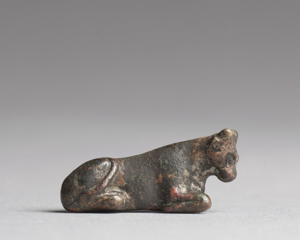 Boğa veya İnek Şeklindeki Ağırlık, Yeni Krallık, MÖ 1540-1296 by Egyptian 18th Dynasty