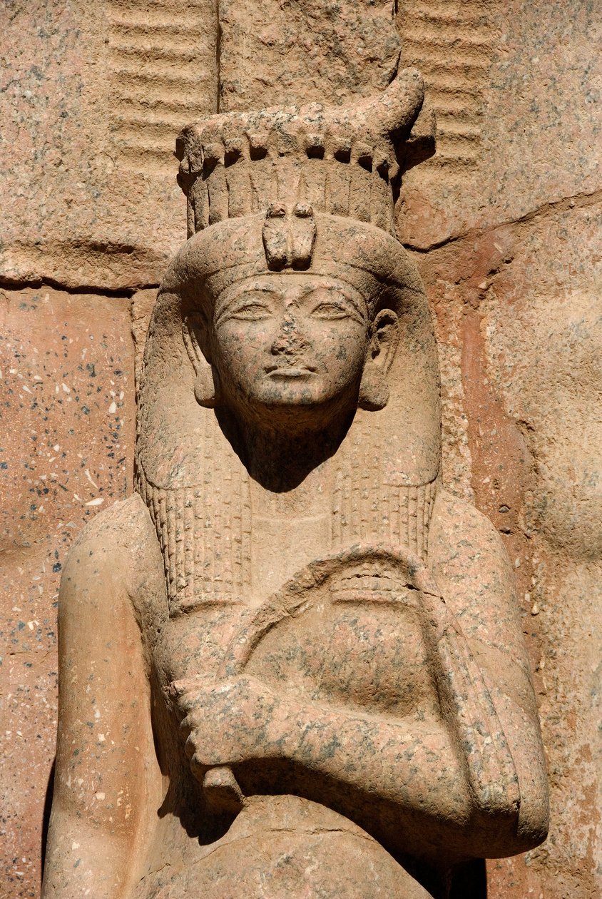 Eski Mısır Sanatı (UNESCO Dünya Mirası): Kızı ve karısı Bentanta (veya Bent Anath veya Bent Anath) ile birlikte II. Ramses