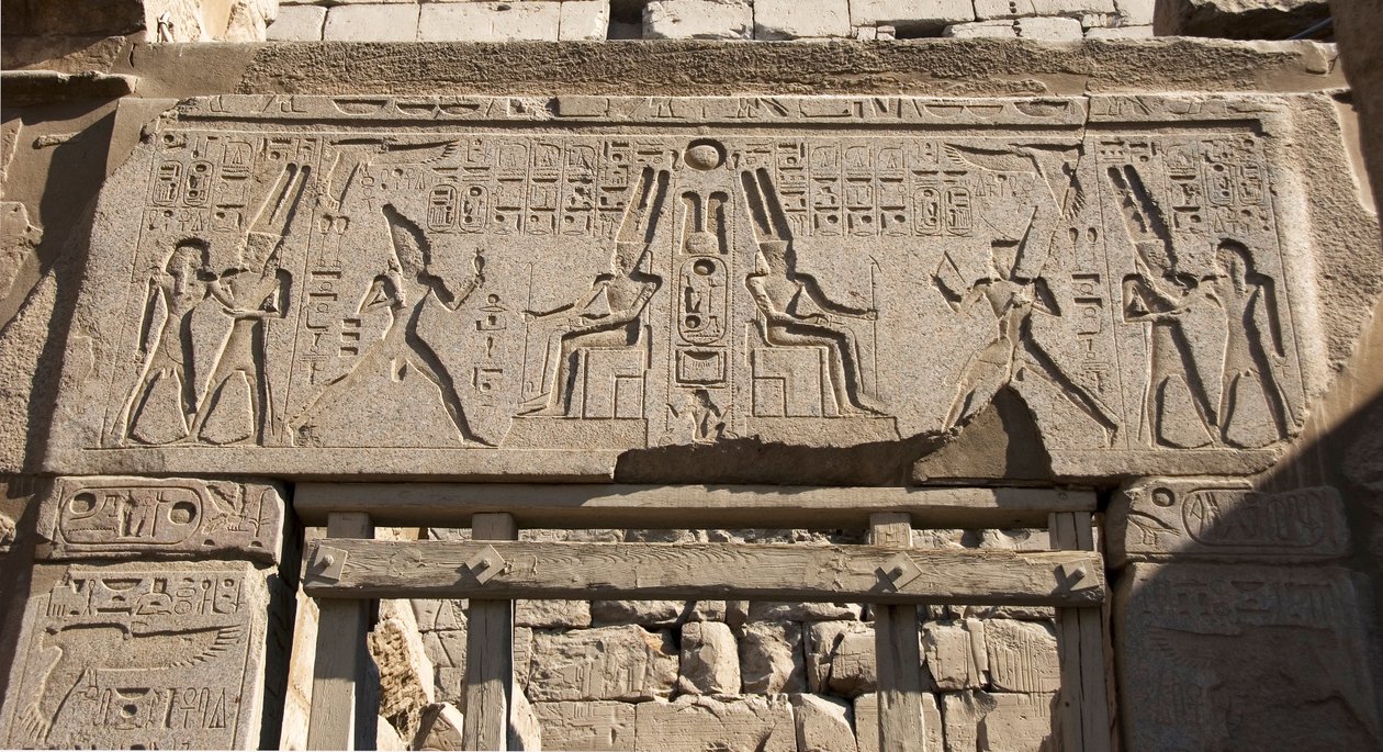 Mısır antikası: arşitravın görünümü, Firavun Ramses II