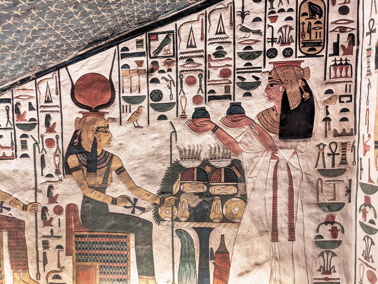 Ritüel vazolar sunan kraliçe (duvar resmi) by Egyptian 19th Dynasty