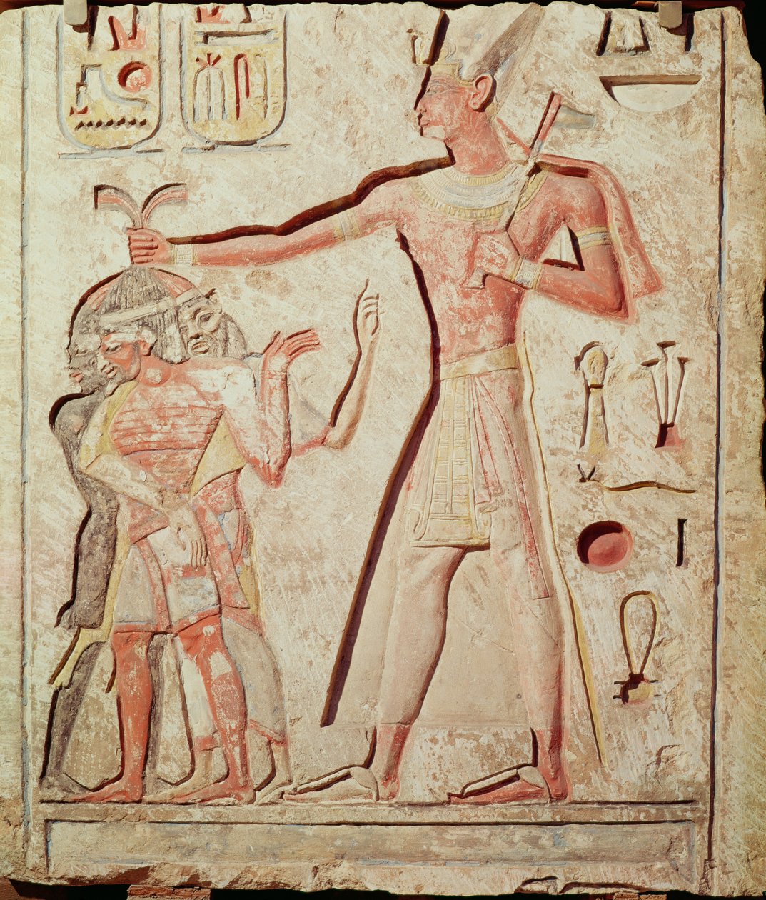 Ramses (MÖ 1279 - 1213) düşmanlarını yener (kabartma boyalı kireçtaşı, 19. Hanedan) by Egyptian 19th Dynasty