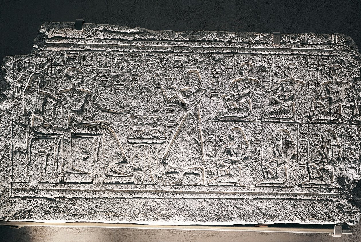 Ptahotep ve Tauseret#39;in Saqqara#39;dan kurtarılması, çiftin en büyük oğulları Amenheb ve diğer çocuklarından teklifler alması by Egyptian 19th Dynasty
