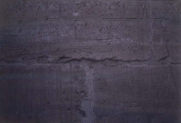 Amun tapınağının cephesini gösteren, II. Ramses (1298-32) tarafından tamamlanan rölyef (fotoğraf) by Egyptian 19th Dynasty