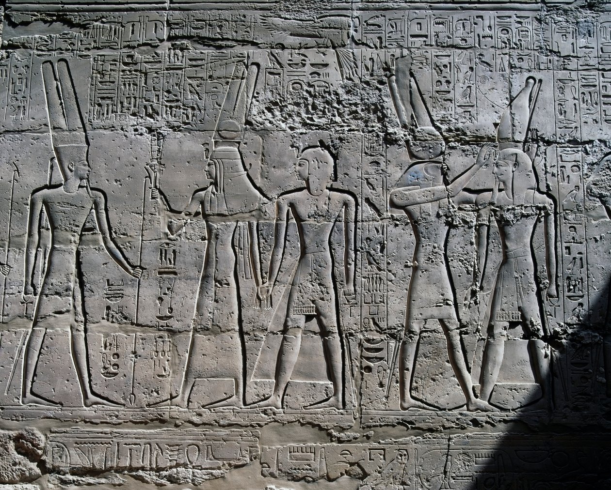 Tanrılara adak sahneleri, kabartma, Büyük Hipostil Salonu#39;nun iç duvarları, Karnak tapınak kompleksi (Unesco Dünya Mirası Listesi) by Egyptian 19th Dynasty