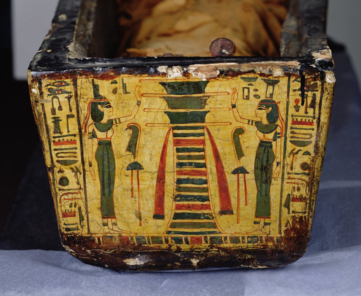 Muhtemelen Deir El-Bahri, Yeni Krallık'ta bulunan Nesyamun mumyasının dış tabut kaidesinin ayak ucunun detayı, MÖ 1100 dolayları (boyalı ahşap) by Egyptian 20th Dynasty