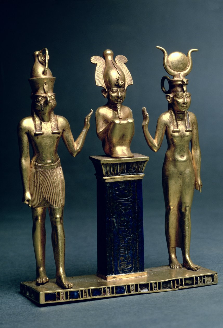 Osorkon Triadı II: İsis ve Horus tarafından kuşatılan Osiris, Üçüncü Ara Dönem, yaklaşık MÖ 874-850 (altın ve lapis lazuli) by Egyptian 22nd Dynasty